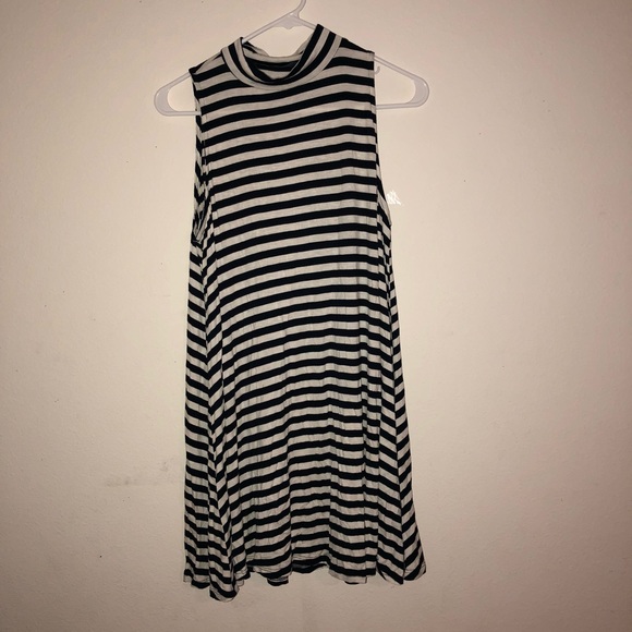 Striped dress - Picture 2 of 3